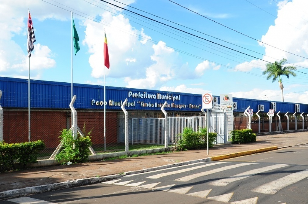 Justiça condena Prefeitura de Barretos a pagar professores, mas município recorre para atrasar o cumprimento da decisão